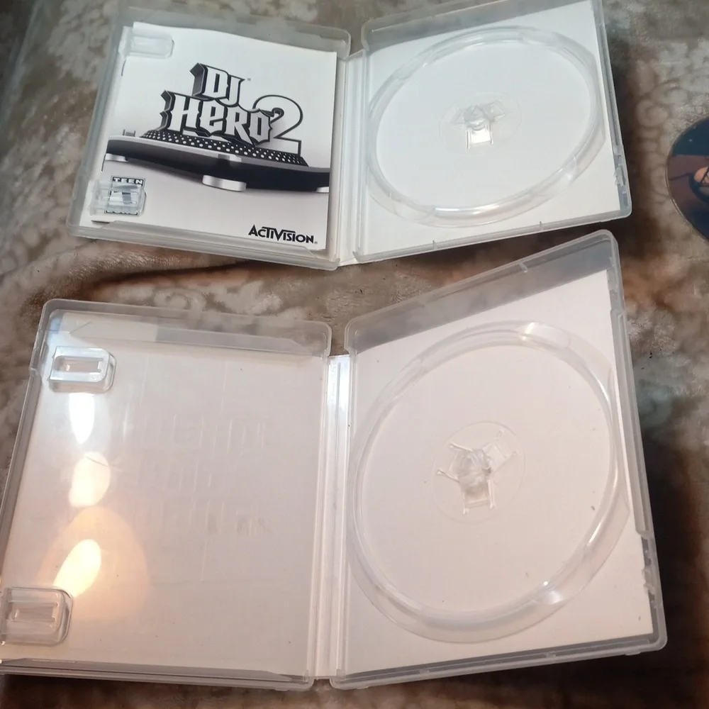 Lot 33- 2 PS3 GAME LOT Includes - Dj hero 2, and Grand theft auto IV PS3 GAMES